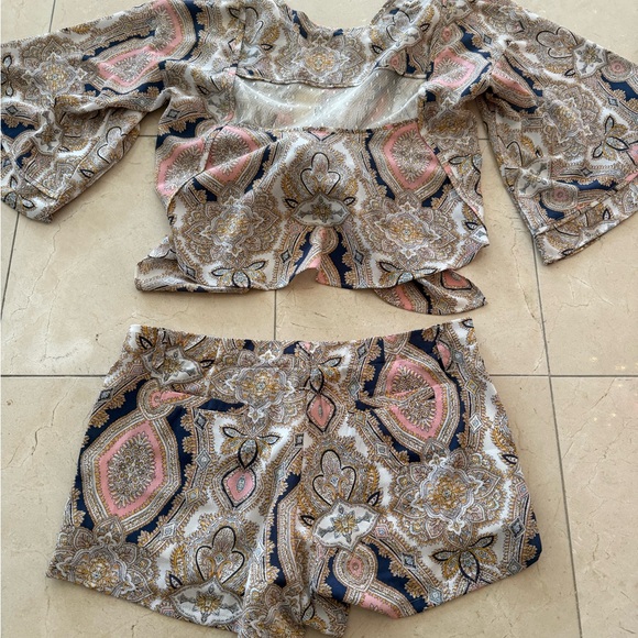 BGBGeneration Top and Shorts Set - Picture 9 of 12